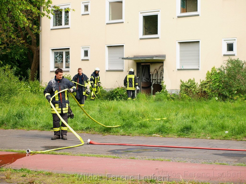 Dachstuhlbrand Koeln Ehrenfeld Aeussere Kanalstr P94.JPG